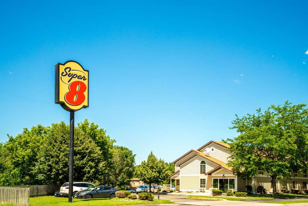 Super 8 By Wyndham Kimball Exterior photo